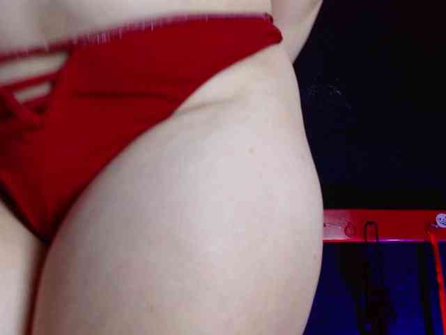 Naty-slavedoll webcam