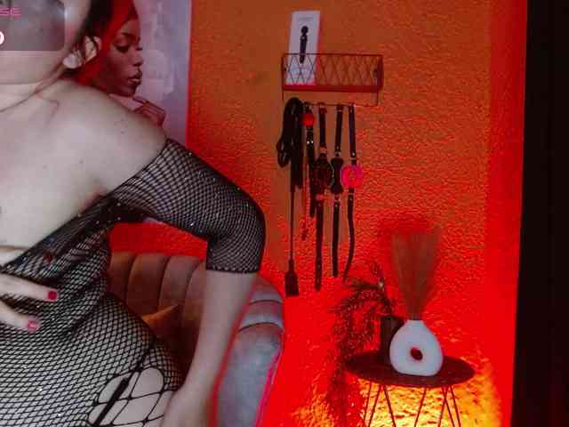 Naty-slavedoll webcam