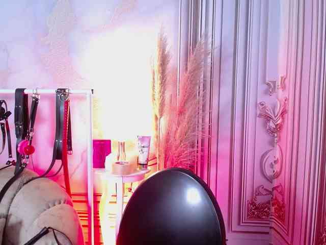 Naty-slavedoll webcam