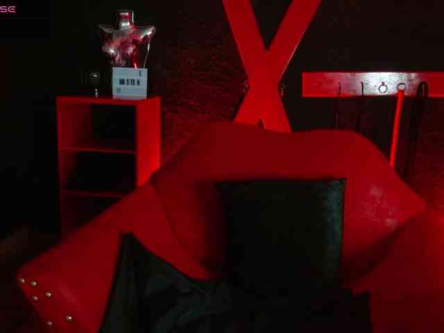 Naty-slavedoll webcam