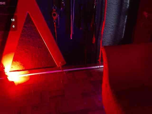 Naty-slavedoll webcam