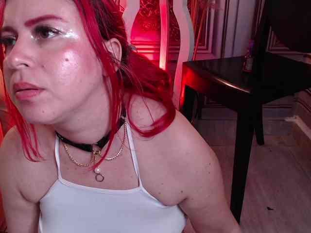 Naty-slavedoll webcam