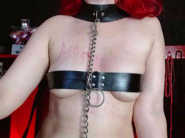 Naty-slavedoll webcam