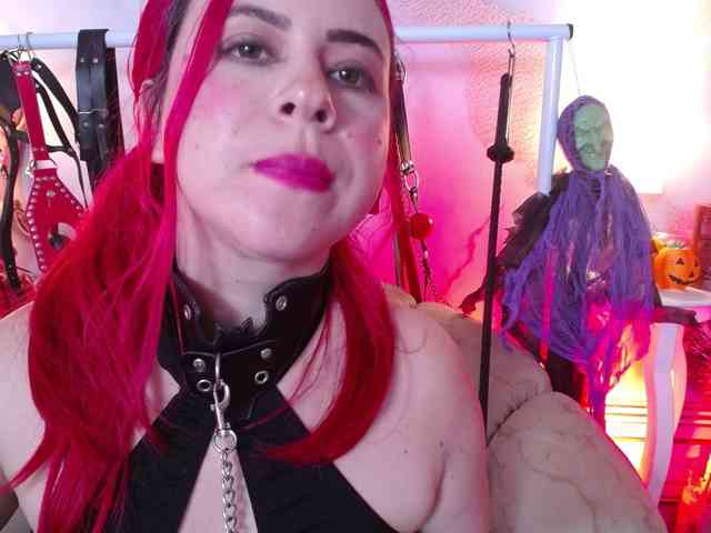 Naty-slavedoll webcam
