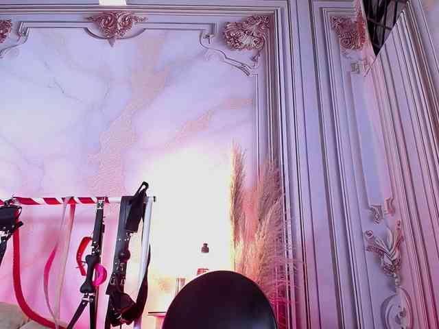 Naty-slavedoll webcam