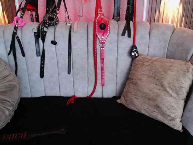 Naty-slavedoll webcam