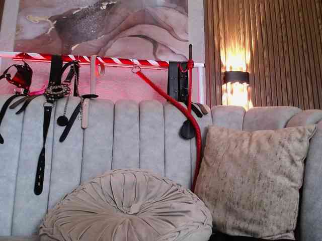 Naty-slavedoll webcam