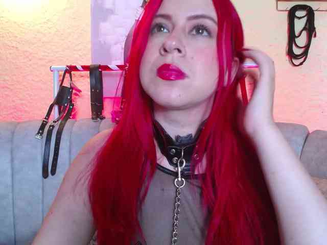 Naty-slavedoll webcam