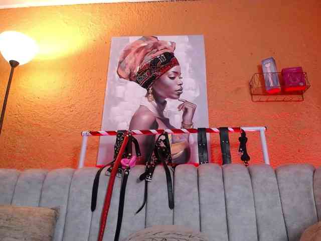 Naty-slavedoll webcam