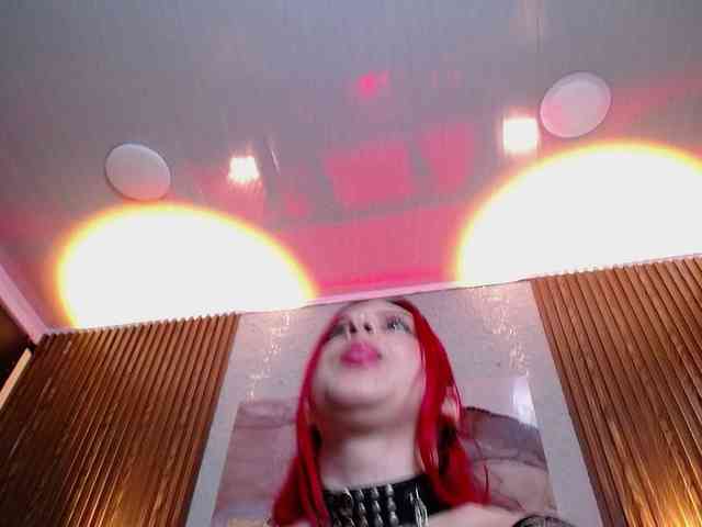 Naty-slavedoll webcam