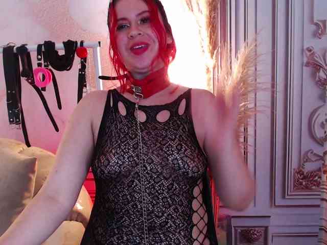 Naty-slavedoll webcam