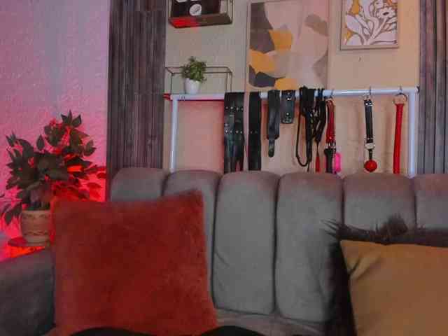 Naty-slavedoll webcam
