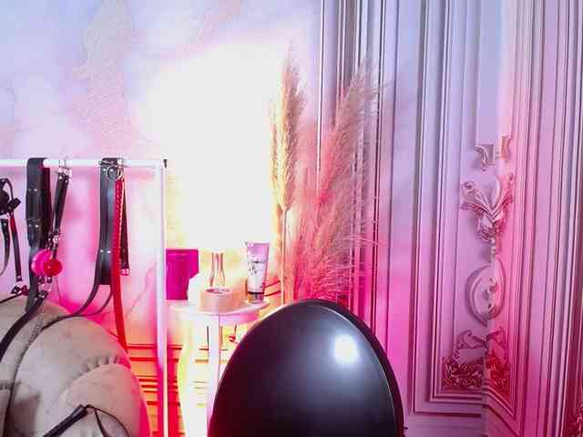 Naty-slavedoll webcam