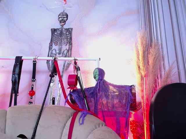 Naty-slavedoll webcam
