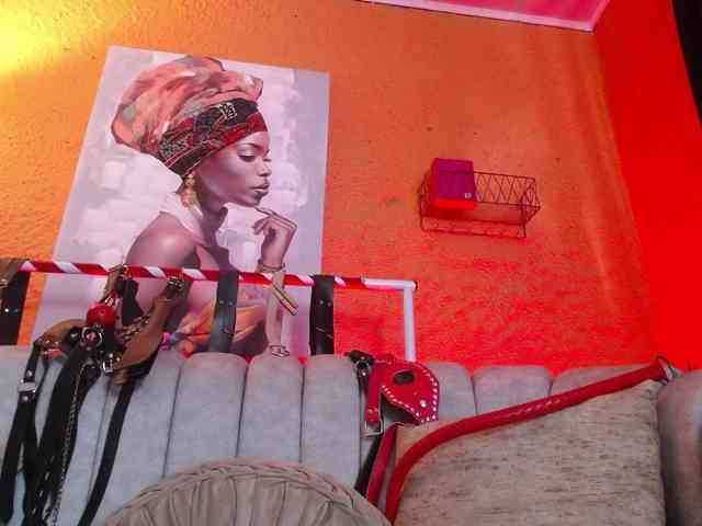 Naty-slavedoll webcam