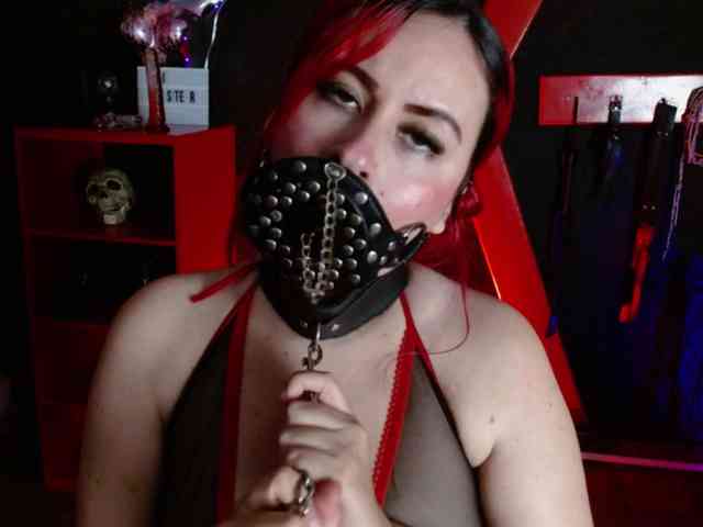 Naty-slavedoll webcam