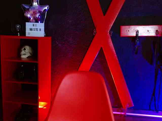 Naty-slavedoll webcam
