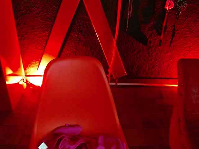 Naty-slavedoll webcam