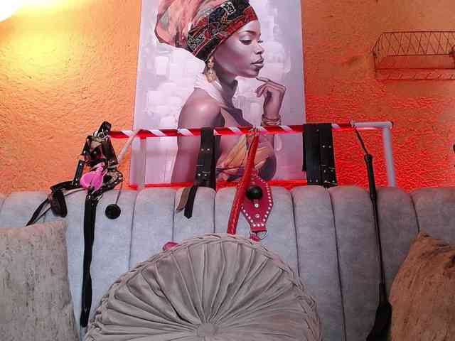 Naty-slavedoll webcam