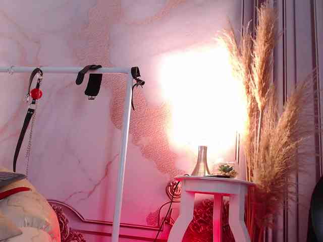 Naty-slavedoll webcam