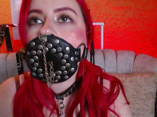 Naty-slavedoll webcam
