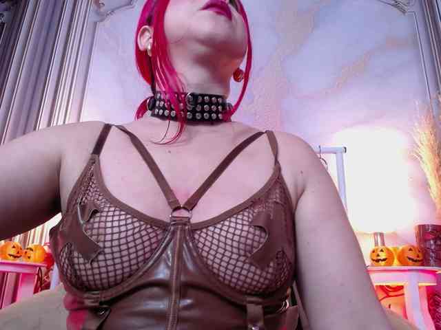 Naty-slavedoll webcam