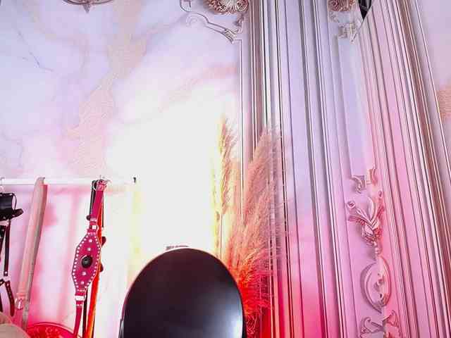 Naty-slavedoll webcam