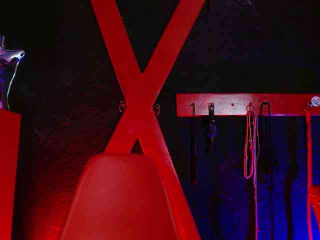 Naty-slavedoll webcam