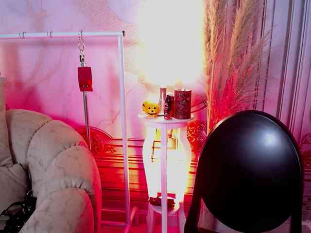 Naty-slavedoll webcam