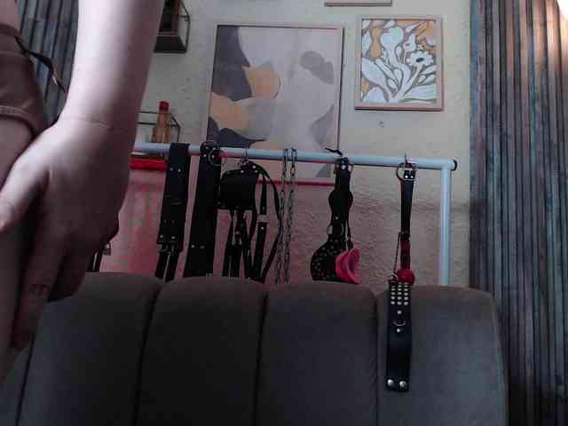 Naty-slavedoll webcam