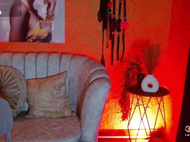 Naty-slavedoll webcam
