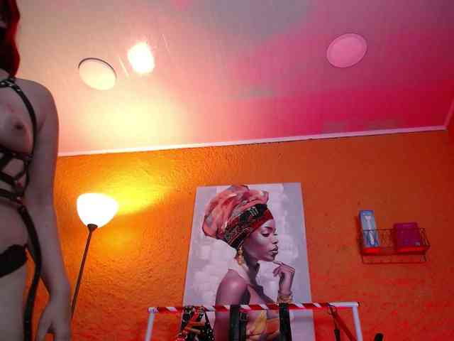 Naty-slavedoll webcam