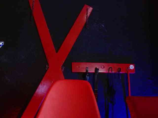 Naty-slavedoll webcam