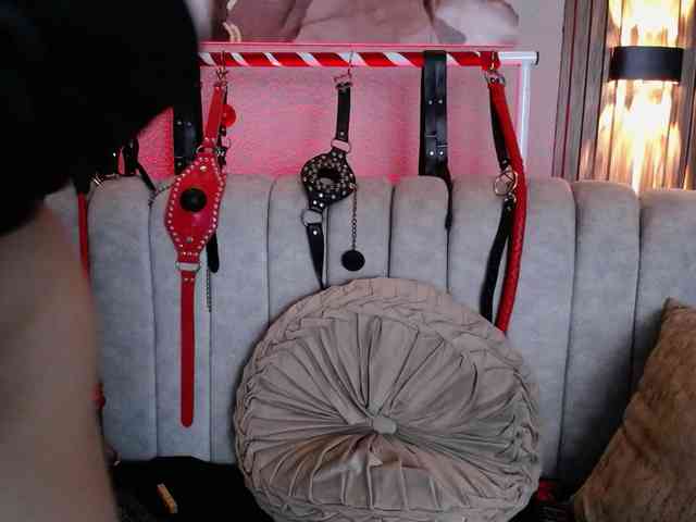 Naty-slavedoll webcam