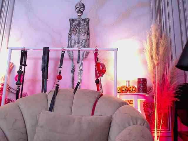 Naty-slavedoll webcam