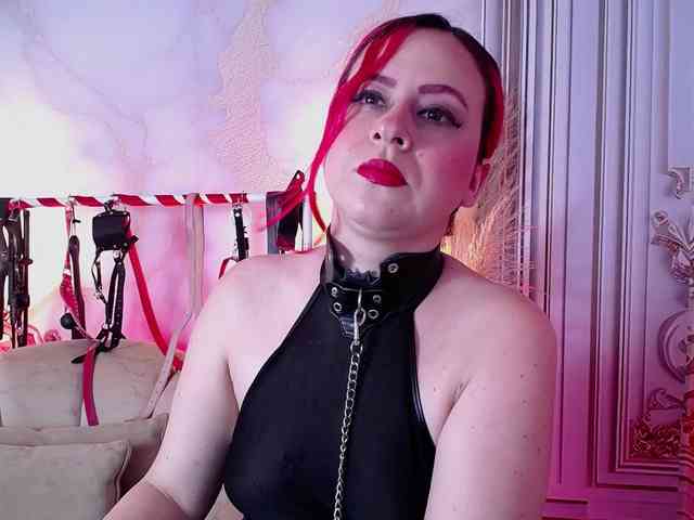 Naty-slavedoll webcam