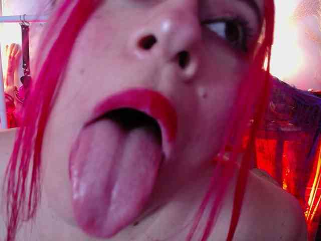 Naty-slavedoll webcam