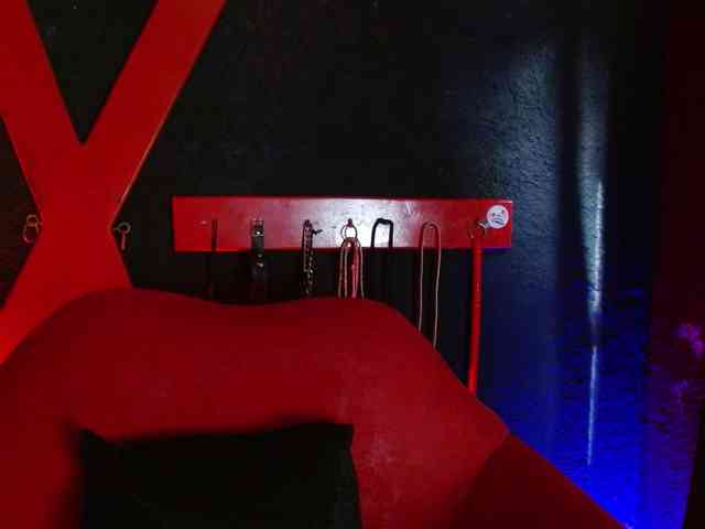 Naty-slavedoll webcam
