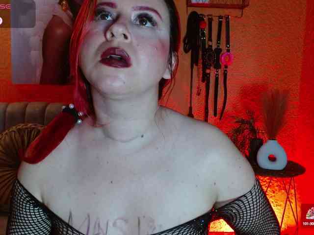Naty-slavedoll webcam