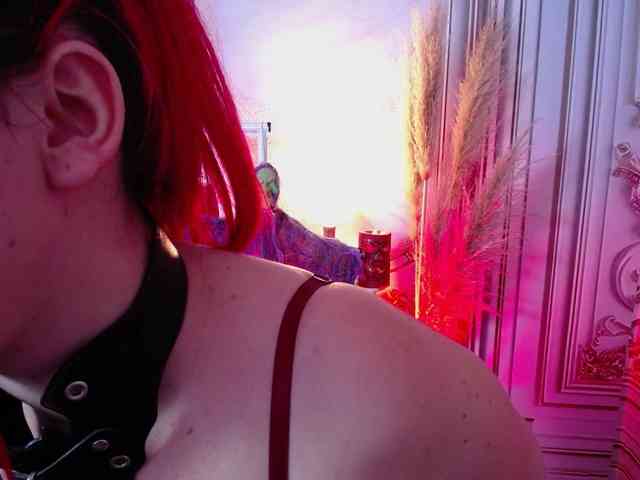Naty-slavedoll webcam
