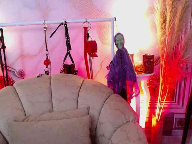 Naty-slavedoll webcam
