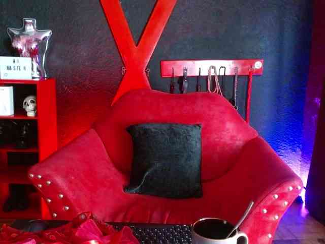 Naty-slavedoll webcam