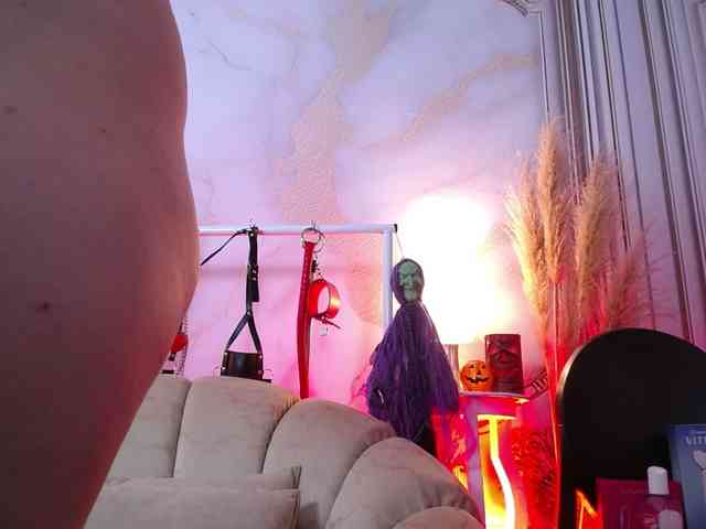 Naty-slavedoll webcam
