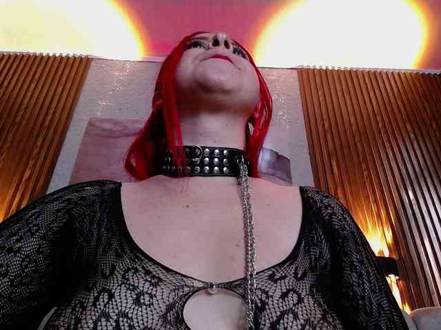 Naty-slavedoll webcam