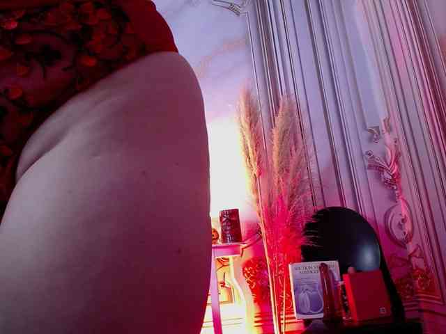Naty-slavedoll webcam