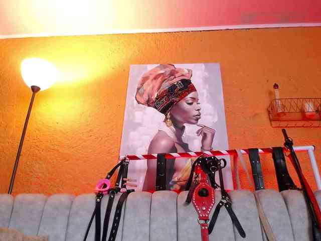 Naty-slavedoll webcam