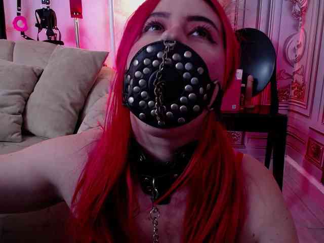 Naty-slavedoll webcam