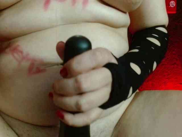 Naty-slavedoll webcam