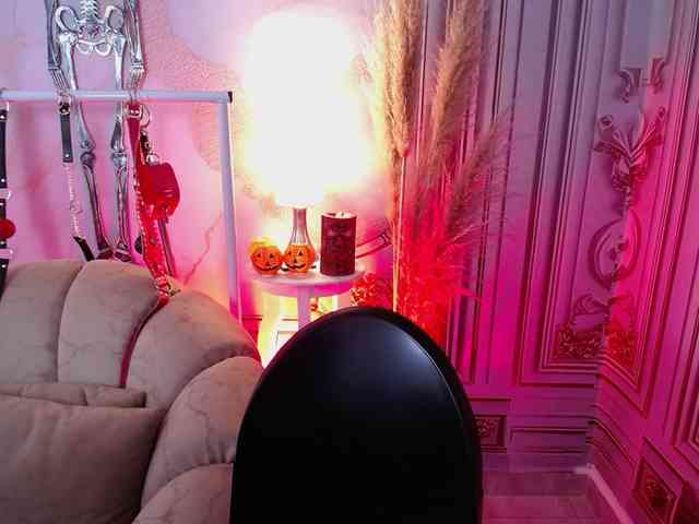 Naty-slavedoll webcam