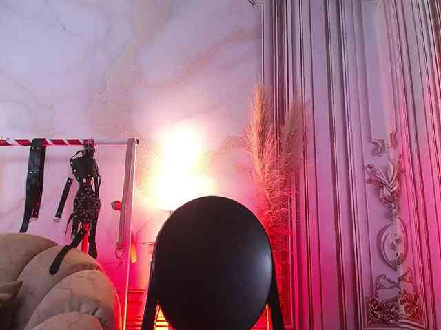 Naty-slavedoll webcam